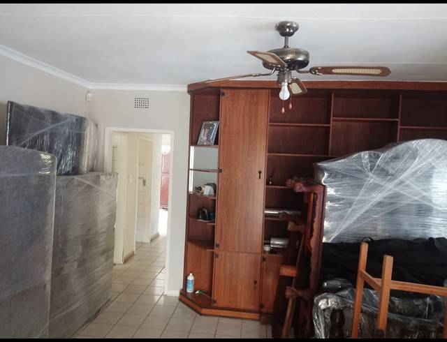 9 BEDROOM FREESTANDING FOR SALE IN KEMPTON PARK WEST